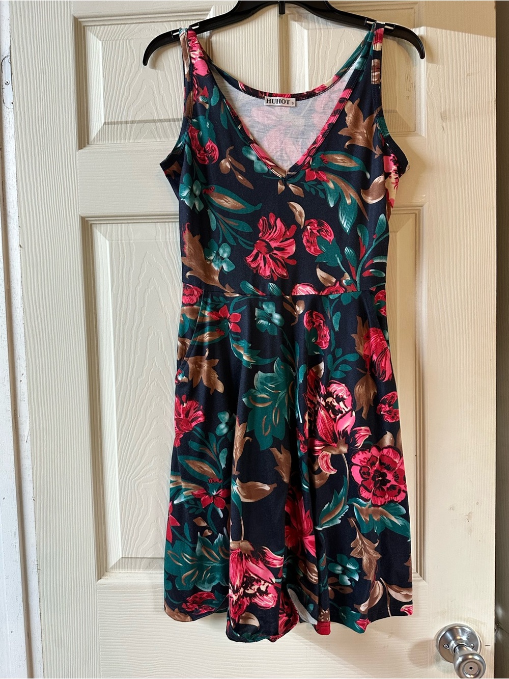 Huhot Floral V-Neck Navy & Pink Sleeveless Mini Dress